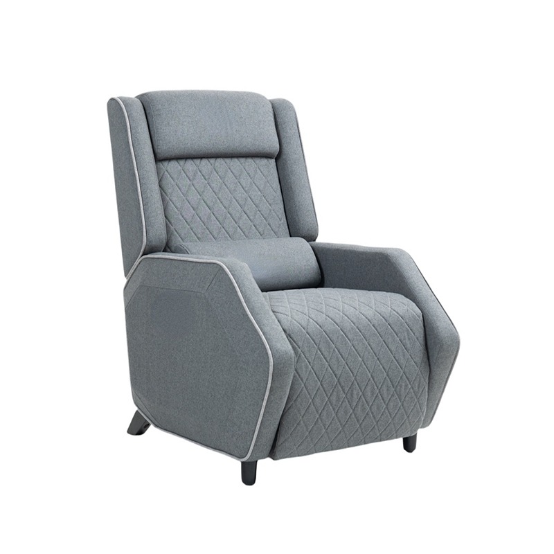 How can the classic gaming recliner flexibly adapt to multiple gaming scenarios?
